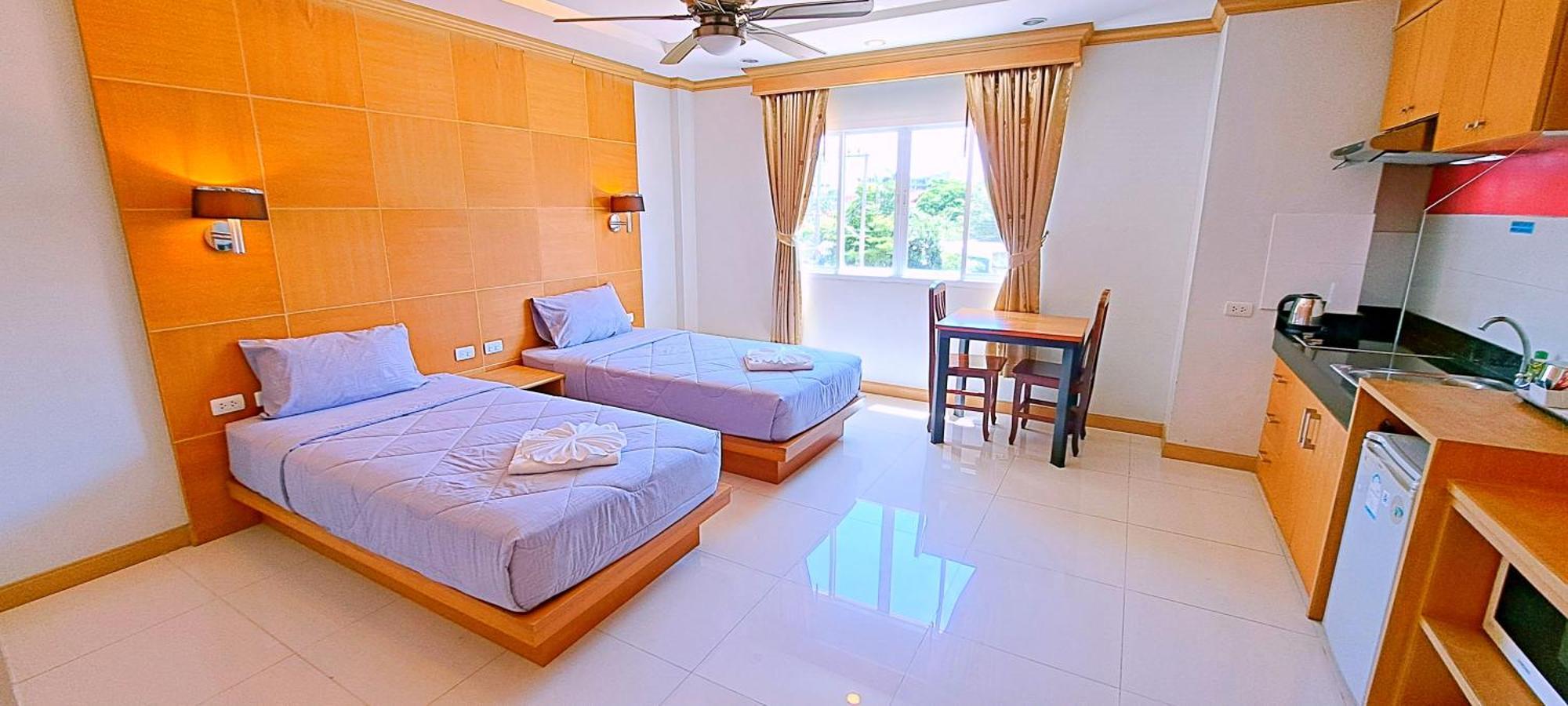 Green Harbor Hotel & Service Apartment Patong Esterno foto