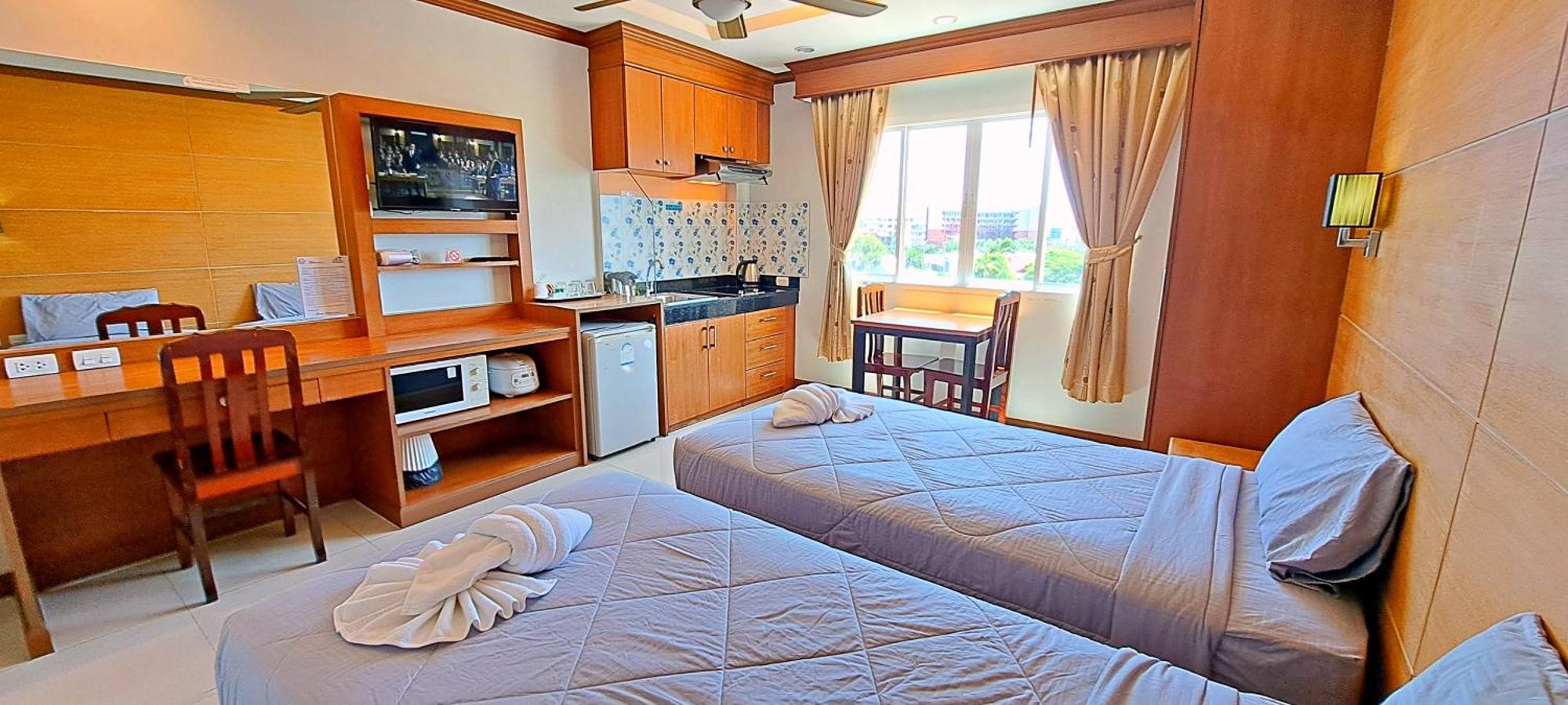 Green Harbor Hotel & Service Apartment Patong Esterno foto