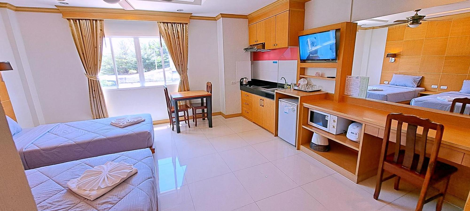 Green Harbor Hotel & Service Apartment Patong Esterno foto