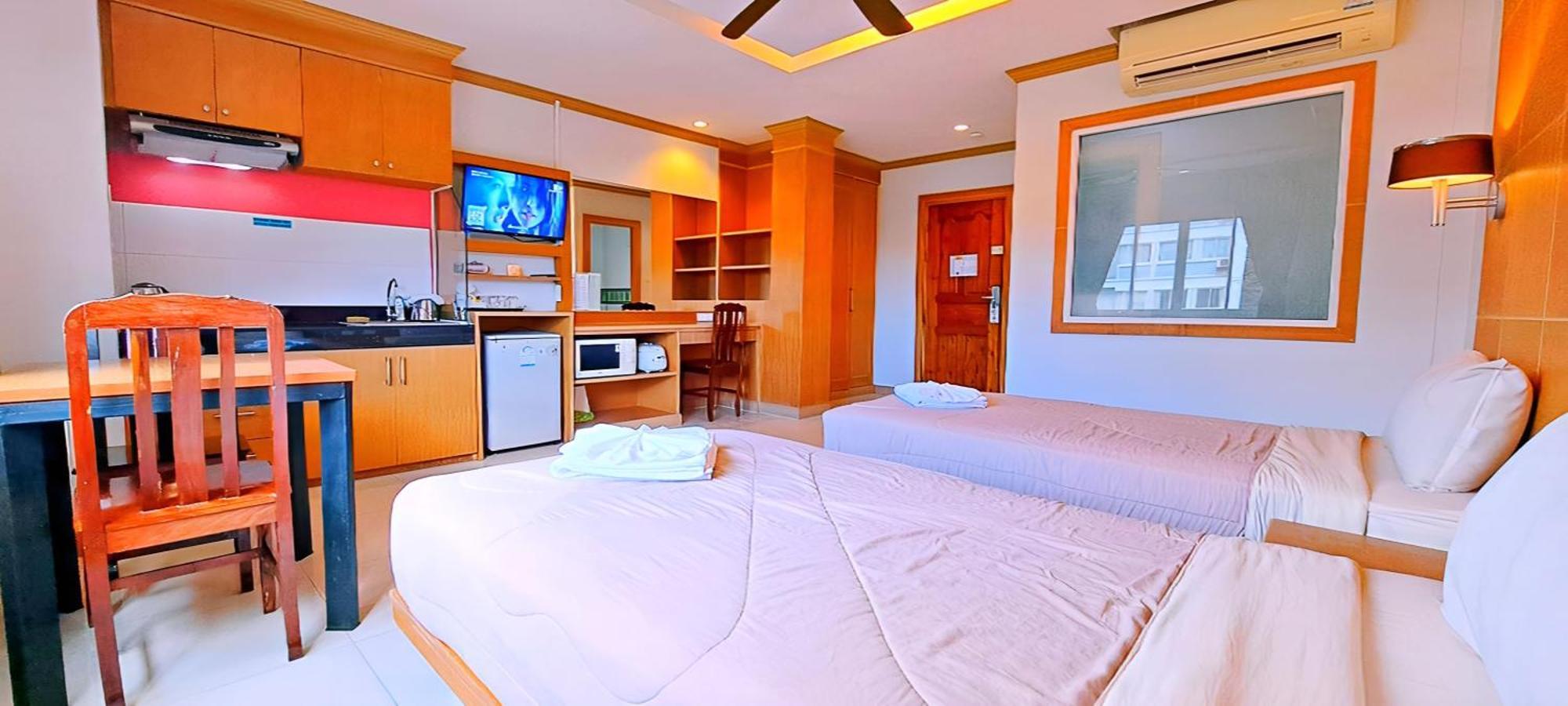 Green Harbor Hotel & Service Apartment Patong Esterno foto