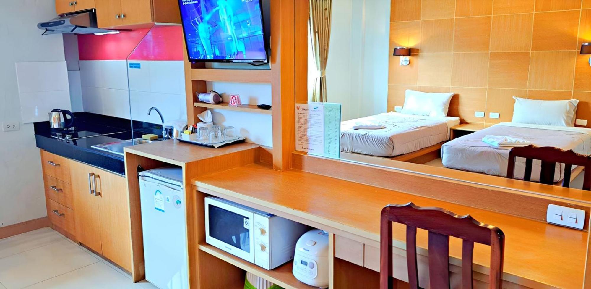 Green Harbor Hotel & Service Apartment Patong Esterno foto