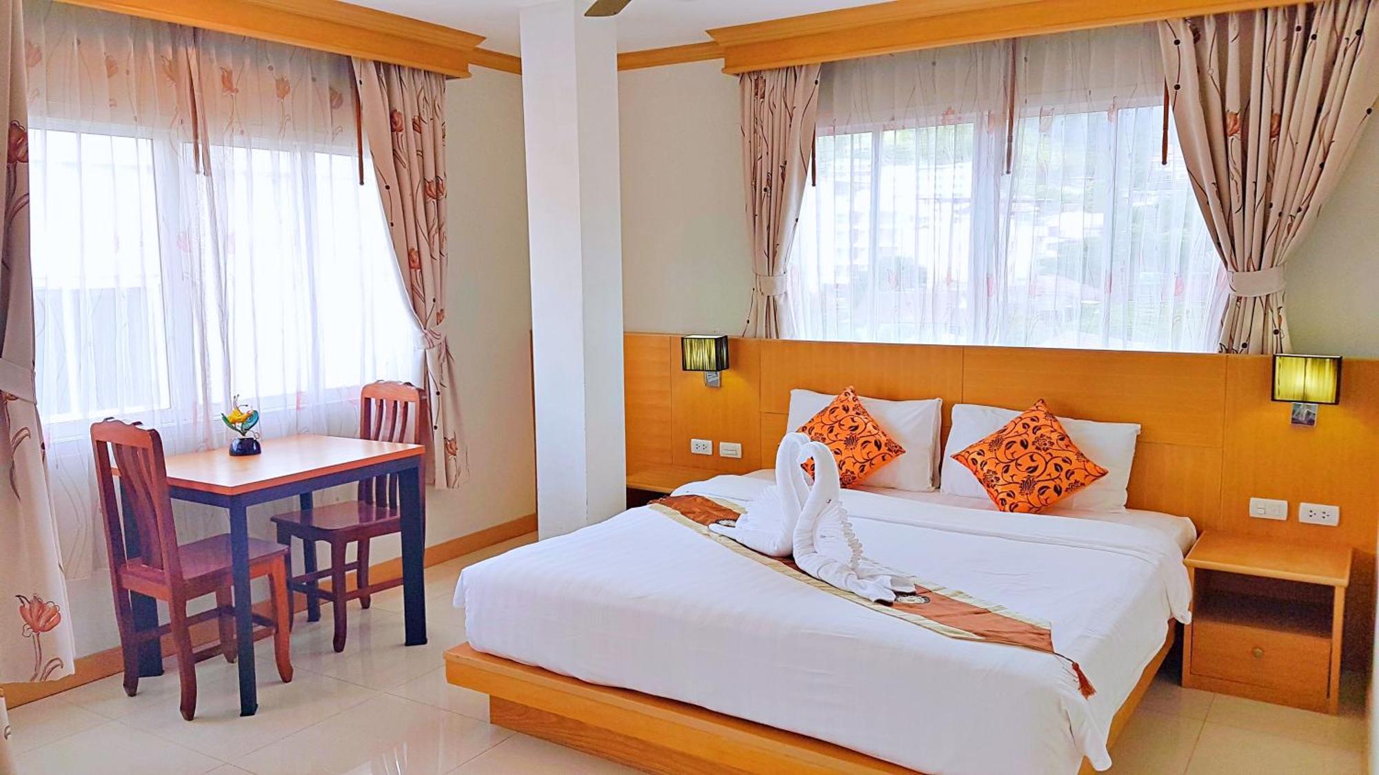 Green Harbor Hotel & Service Apartment Patong Esterno foto