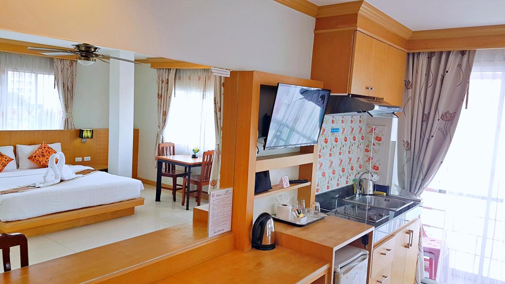 Green Harbor Hotel & Service Apartment Patong Esterno foto